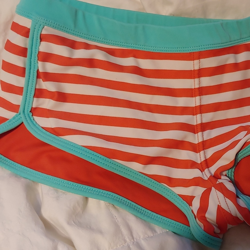 Reversible swim shorts